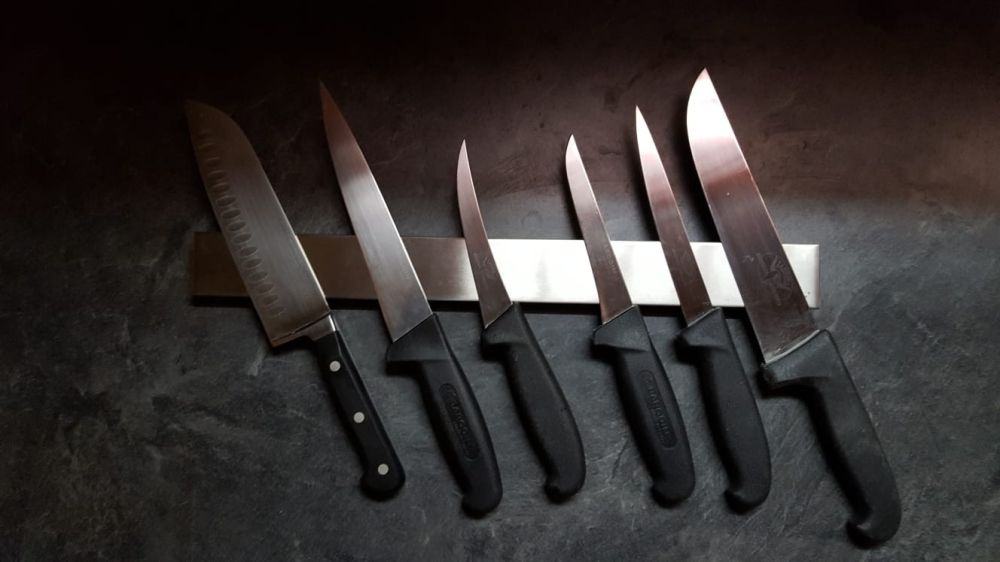 Barre aimantée de 30 à 45 cm pour ranger de 6 à 10 couteaux aisément dans  votre cuisine